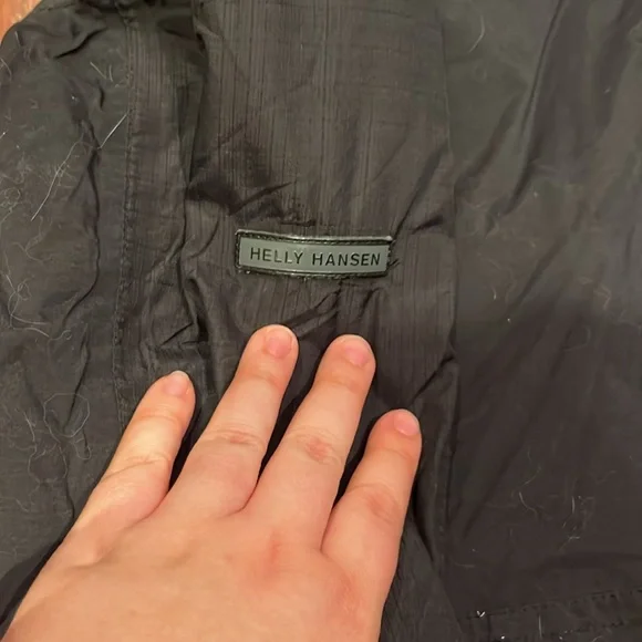 Black Helly Hansen ski jacket - Picture 6 of 8